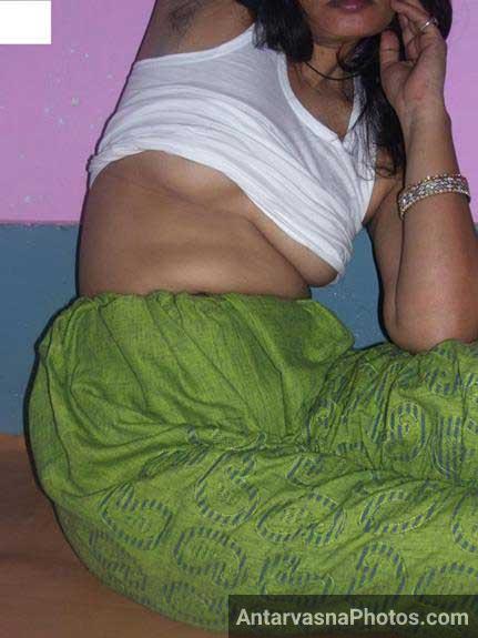 https://pub-5fcdf72a54cd4edbb03ec3edaa415a42.r2.dev/nakedleaks/sensual_photos_of_indian_beauty_shahreen's_bare_breasts/1.jpg