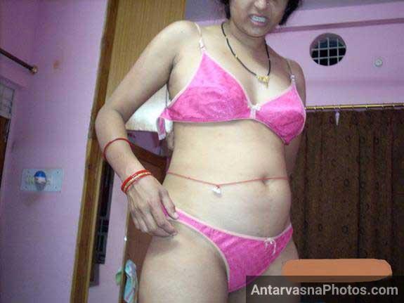 https://pub-5fcdf72a54cd4edbb03ec3edaa415a42.r2.dev/nakedleaks/sensual_photos_of_indian_married_woman/1.jpg