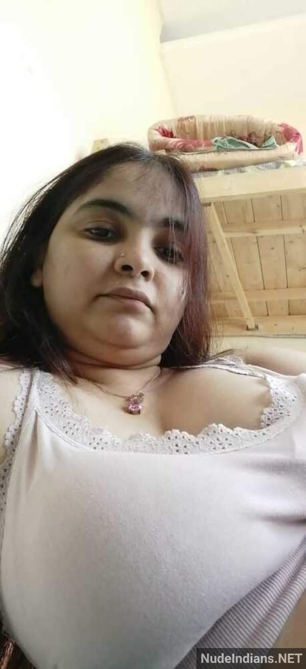 https://pub-5fcdf72a54cd4edbb03ec3edaa415a42.r2.dev/nakedleaks/sensual_photos_of_pakistani_girls_revealed/43.jpg