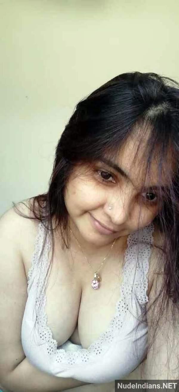 https://pub-5fcdf72a54cd4edbb03ec3edaa415a42.r2.dev/nakedleaks/sensual_photos_of_pakistani_girls_revealed/51.jpg