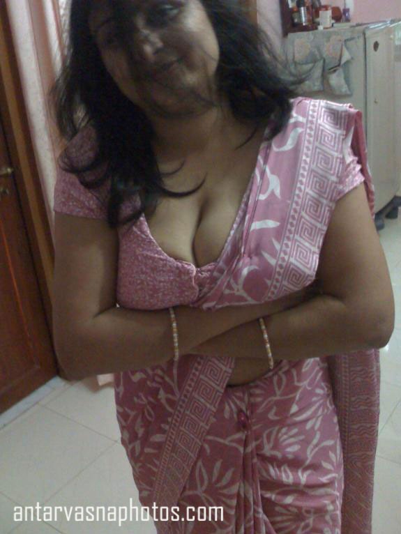 https://pub-5fcdf72a54cd4edbb03ec3edaa415a42.r2.dev/nakedleaks/sensual_photos_of_seductive_breast_play/0.jpg