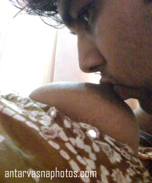 https://pub-5fcdf72a54cd4edbb03ec3edaa415a42.r2.dev/nakedleaks/sensual_photos_of_seductive_breast_play/3.jpg