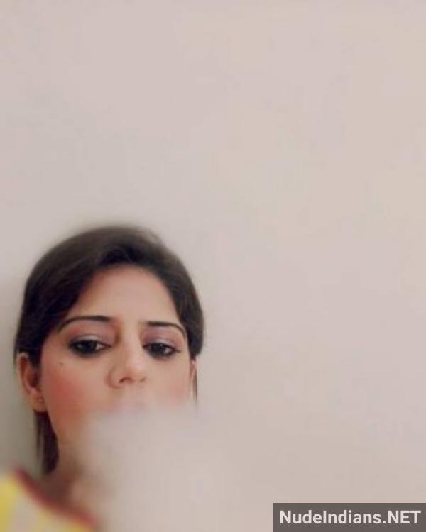 https://pub-5fcdf72a54cd4edbb03ec3edaa415a42.r2.dev/nakedleaks/sensual_photos_of_tempting_desi_ladies_for_your_pleasure/0.jpg