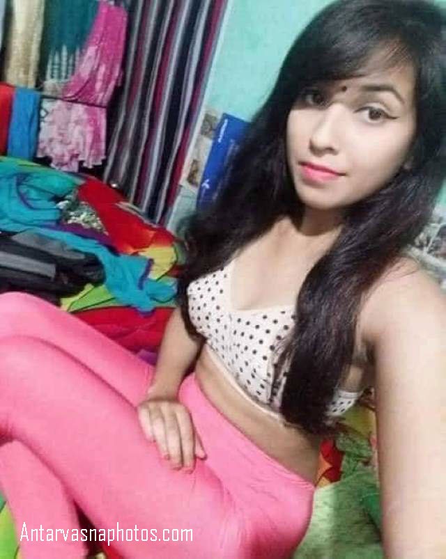 Sensual Photos of Young Komal's Juicy Private Area