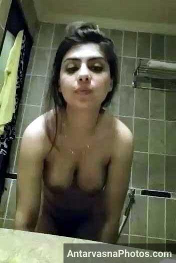 https://pub-5fcdf72a54cd4edbb03ec3edaa415a42.r2.dev/nakedleaks/sensual_pictures_of_indian_wife's_desi_assets_on_social_media/1.jpg