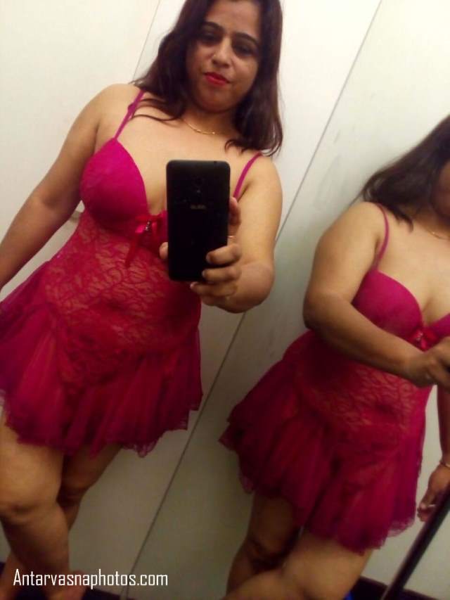 https://pub-5fcdf72a54cd4edbb03ec3edaa415a42.r2.dev/nakedleaks/sensual_pictures_of_mohini_bhabhi/0.jpg