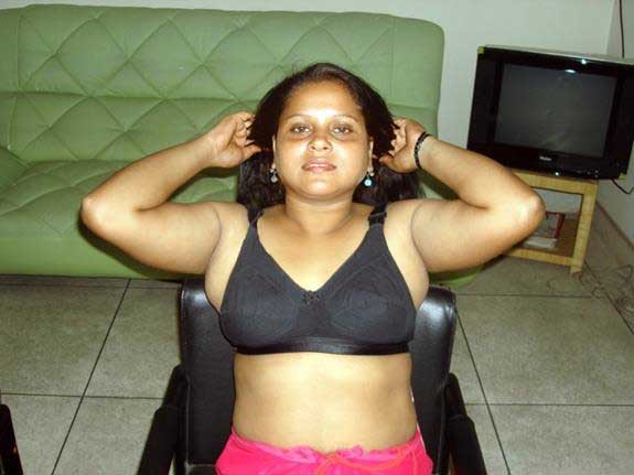 https://pub-5fcdf72a54cd4edbb03ec3edaa415a42.r2.dev/nakedleaks/sensual_pose_of_a_punjabi_mature_woman/1.jpg