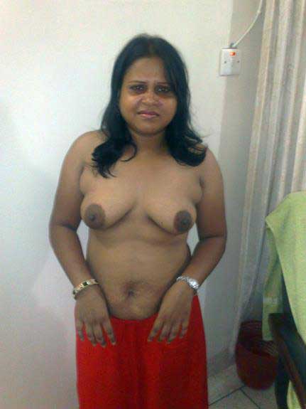 https://pub-5fcdf72a54cd4edbb03ec3edaa415a42.r2.dev/nakedleaks/sensual_pose_of_a_punjabi_mature_woman/3.jpg