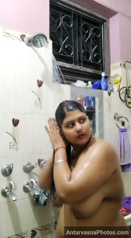 https://pub-5fcdf72a54cd4edbb03ec3edaa415a42.r2.dev/nakedleaks/sensual_punjabi_wife_flaunts_tank-like_assets_in_nude_photos/4.jpg