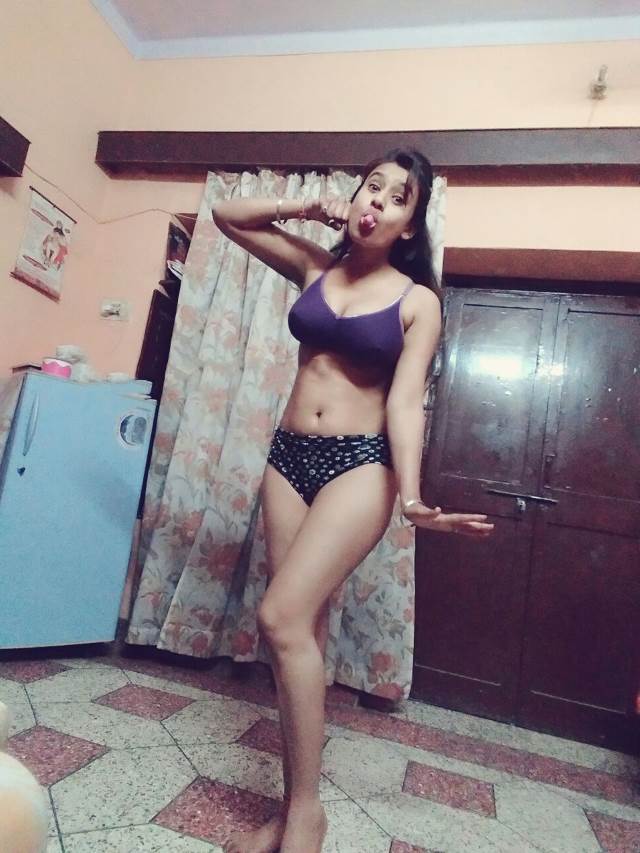 https://pub-5fcdf72a54cd4edbb03ec3edaa415a42.r2.dev/nakedleaks/sensual_self-portraits_of_attractive_women_revealing_their_body_in_intimate_photos/19.jpg
