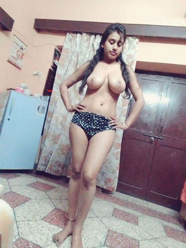 https://pub-5fcdf72a54cd4edbb03ec3edaa415a42.r2.dev/nakedleaks/sensual_self-portraits_of_attractive_women_revealing_their_body_in_intimate_photos/9.jpg