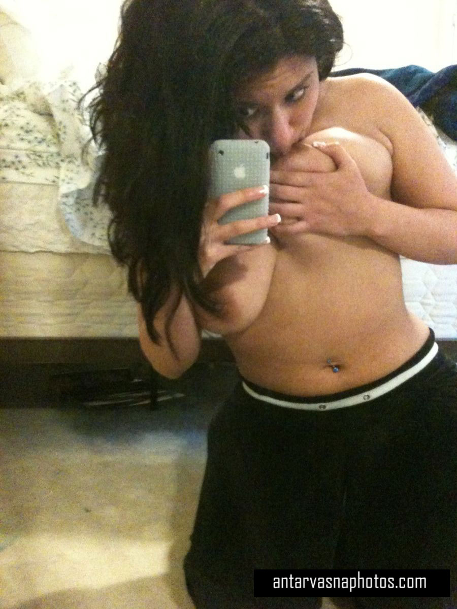 https://pub-5fcdf72a54cd4edbb03ec3edaa415a42.r2.dev/nakedleaks/sensual_selfie_of_indian_girl/0.jpg
