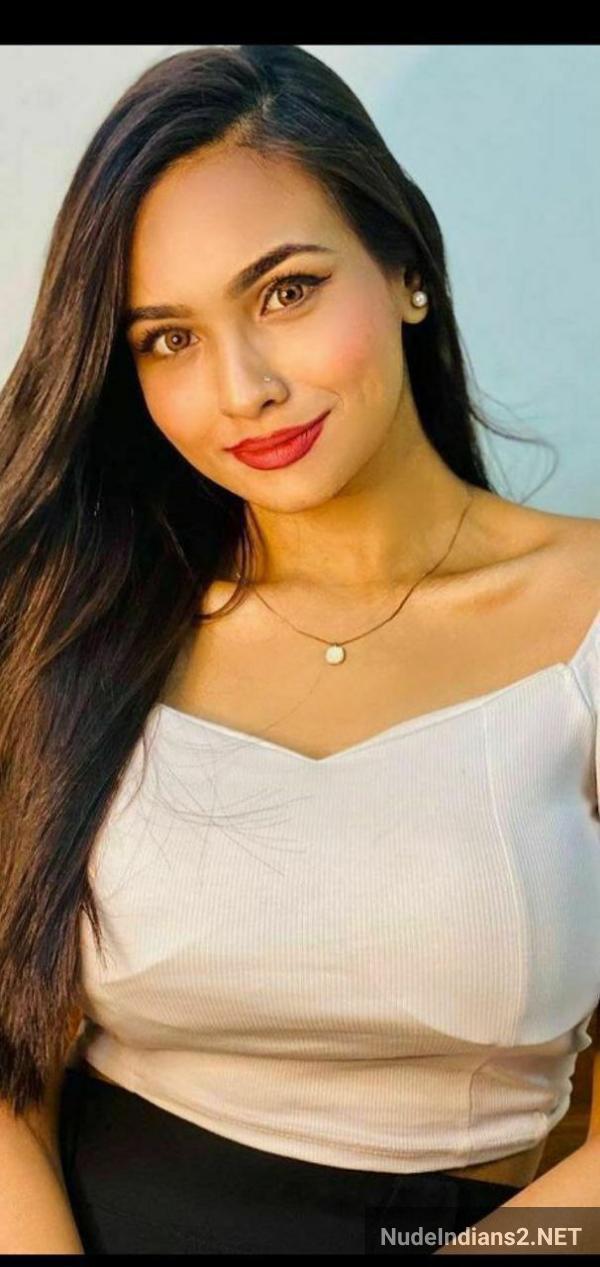 https://pub-5fcdf72a54cd4edbb03ec3edaa415a42.r2.dev/nakedleaks/sensual_shaina_amin's_alluring_busty_selfies/39.jpg