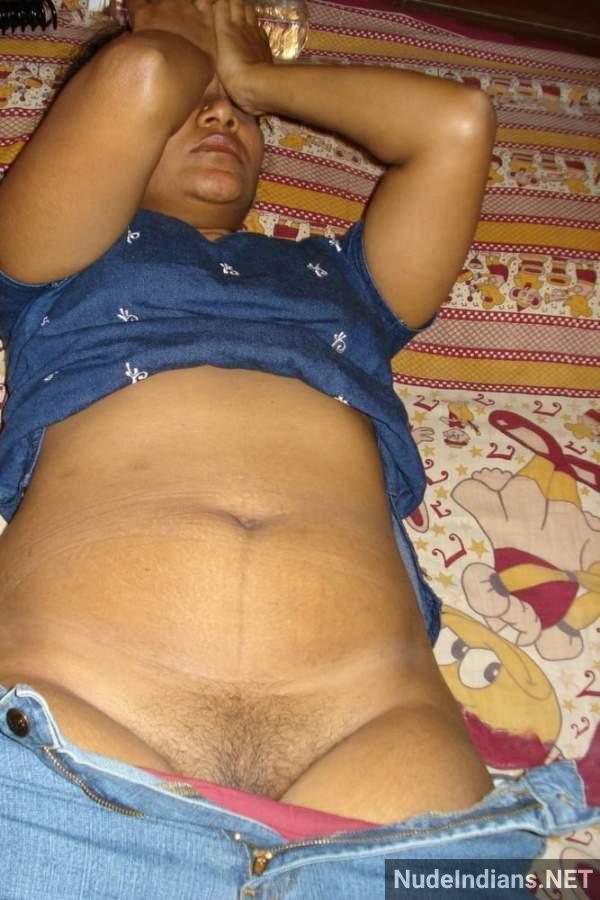 https://pub-5fcdf72a54cd4edbb03ec3edaa415a42.r2.dev/nakedleaks/sensual_telugu_aunty_revealing_desi_nude_images/173.jpg