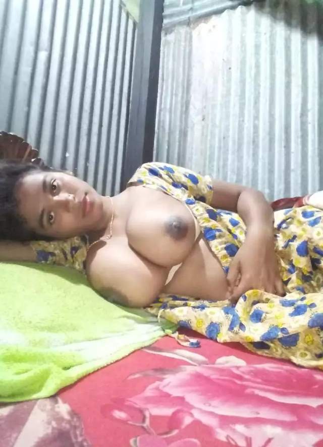 https://pub-5fcdf72a54cd4edbb03ec3edaa415a42.r2.dev/nakedleaks/sensual_woman's_intimate_encounter_with_eggplant_captured_in_photo/17.jpg