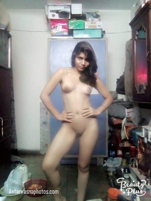 https://pub-5fcdf72a54cd4edbb03ec3edaa415a42.r2.dev/nakedleaks/sensuous_collection:_30_captivating_photos_of_desi_girl/12.jpg