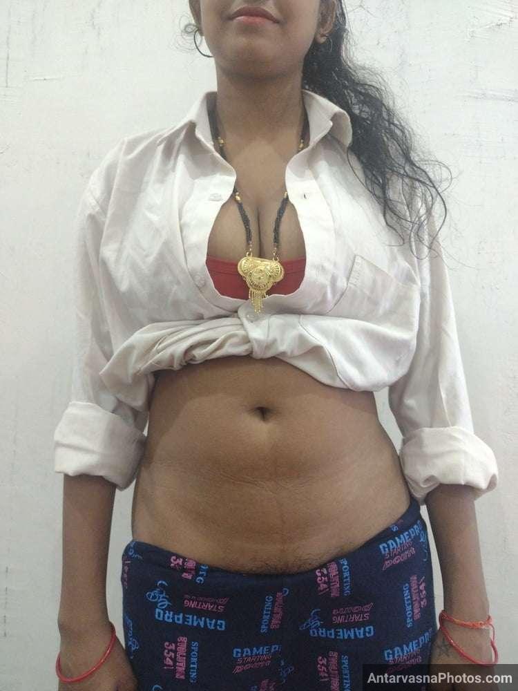 https://pub-5fcdf72a54cd4edbb03ec3edaa415a42.r2.dev/nakedleaks/sensuous_desi_woman_squeezes_her_gorgeous_cleavage_in_lingerie_–_steamy_images/0.jpg