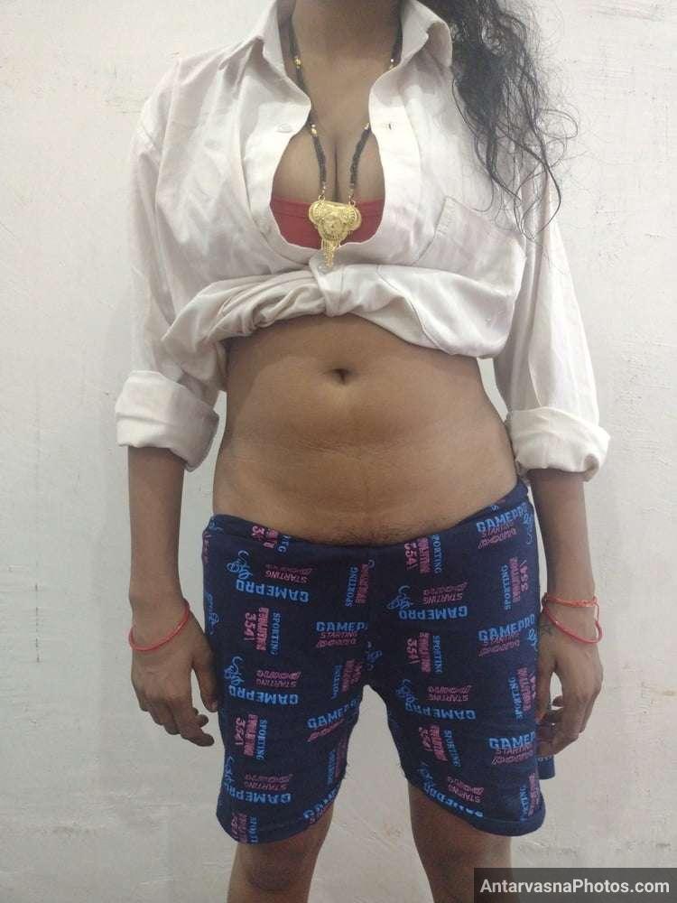 https://pub-5fcdf72a54cd4edbb03ec3edaa415a42.r2.dev/nakedleaks/sensuous_desi_woman_squeezes_her_gorgeous_cleavage_in_lingerie_–_steamy_images/1.jpg