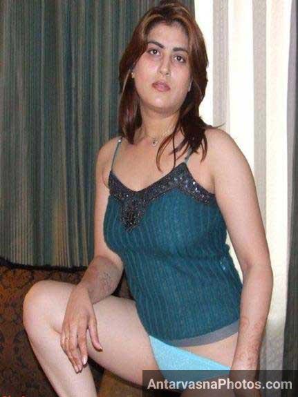 https://pub-5fcdf72a54cd4edbb03ec3edaa415a42.r2.dev/nakedleaks/sensuous_images_of_shilpa's_aunt_in_her_prime/0.jpg