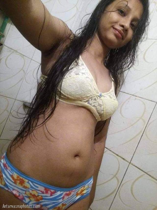 https://pub-5fcdf72a54cd4edbb03ec3edaa415a42.r2.dev/nakedleaks/sensuous_indian_lady_bathing_in_playful_nude_photos/6.jpg