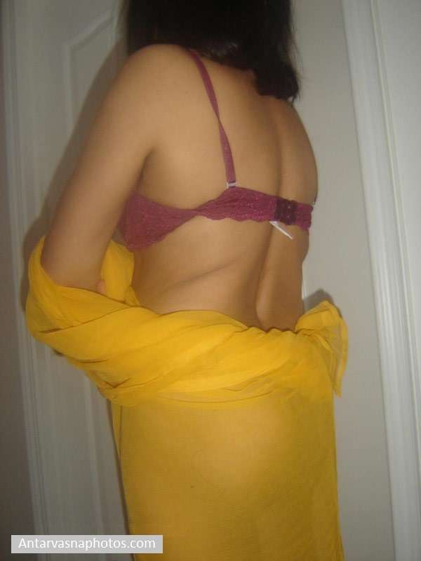 https://pub-5fcdf72a54cd4edbb03ec3edaa415a42.r2.dev/nakedleaks/sensuous_photos_of_aunty_in_a_yellow_saree_–_see_10_enticing_images/2.jpg