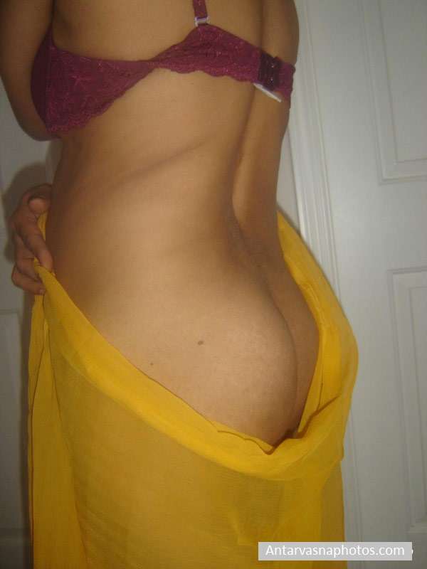 https://pub-5fcdf72a54cd4edbb03ec3edaa415a42.r2.dev/nakedleaks/sensuous_photos_of_aunty_in_a_yellow_saree_–_see_10_enticing_images/3.jpg