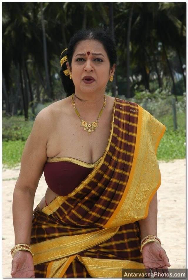 https://pub-5fcdf72a54cd4edbb03ec3edaa415a42.r2.dev/nakedleaks/sensuous_photos_of_indian_bhabhi's_bosom/17.jpg