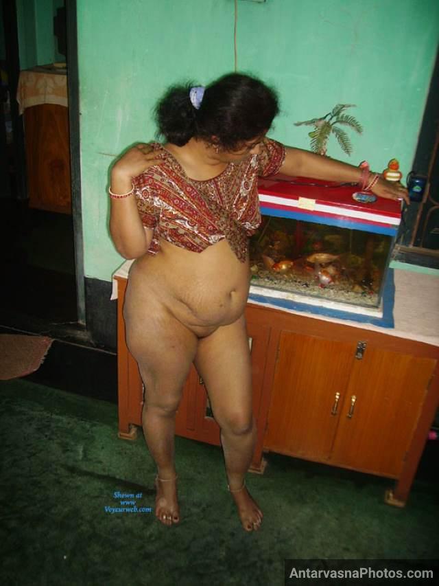 https://pub-5fcdf72a54cd4edbb03ec3edaa415a42.r2.dev/nakedleaks/sensuous_photos_of_indian_bhabhi's_bosom/9.jpg