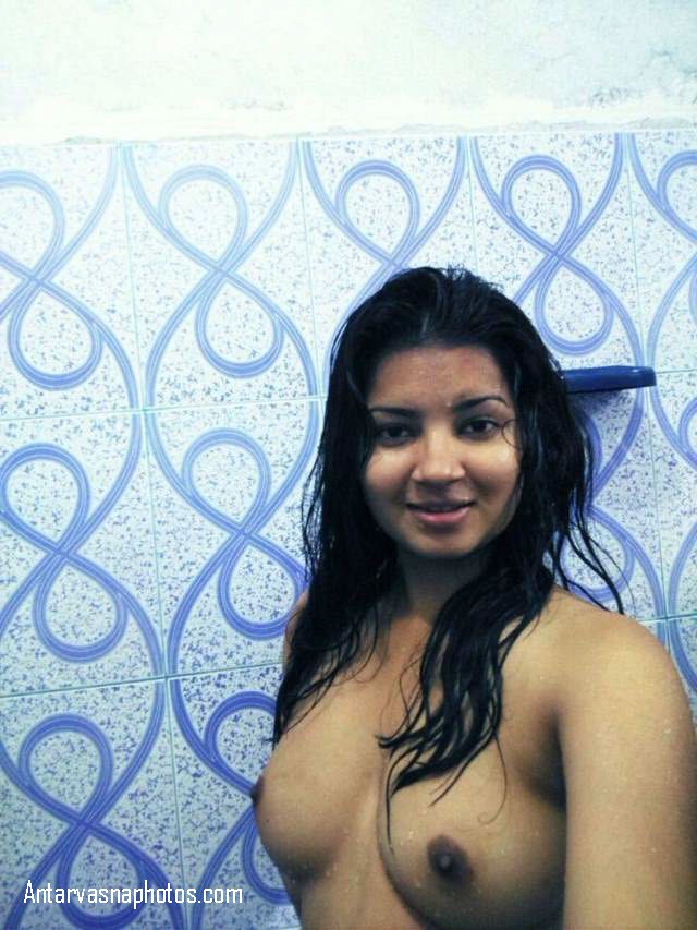 https://pub-5fcdf72a54cd4edbb03ec3edaa415a42.r2.dev/nakedleaks/sexy_babe's_seductive_shower_photos/1.jpg
