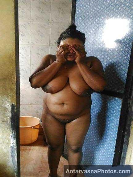 Shilpa Aunty's Exposed Bath Photos