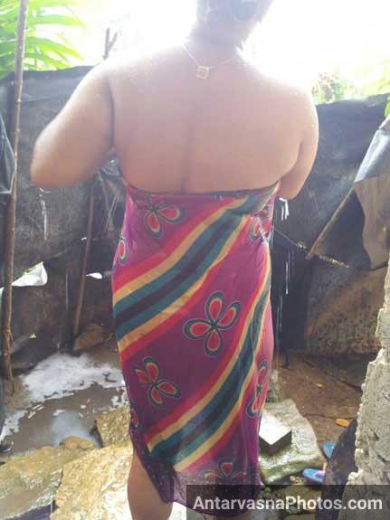 https://pub-5fcdf72a54cd4edbb03ec3edaa415a42.r2.dev/nakedleaks/sight_of_desi_rural_married_woman_bathing/1.jpg