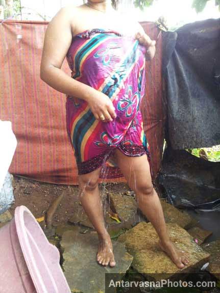 https://pub-5fcdf72a54cd4edbb03ec3edaa415a42.r2.dev/nakedleaks/sight_of_desi_rural_married_woman_bathing/5.jpg