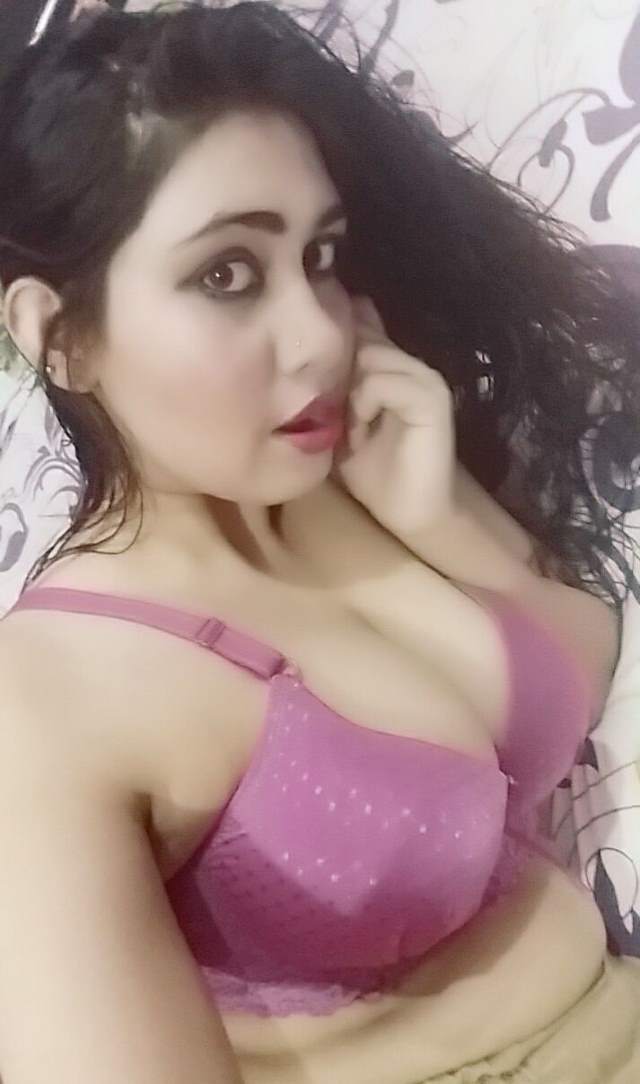 https://pub-5fcdf72a54cd4edbb03ec3edaa415a42.r2.dev/nakedleaks/simran's_playful_photos_with_gorgeous_bosoms/2.jpg