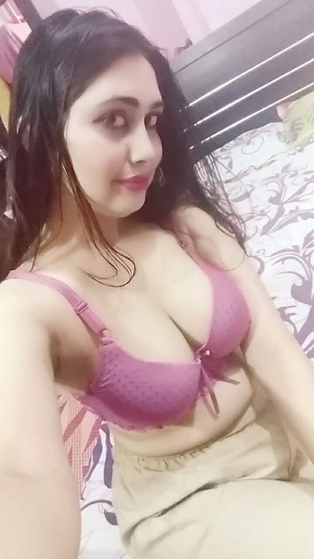 https://pub-5fcdf72a54cd4edbb03ec3edaa415a42.r2.dev/nakedleaks/simran's_playful_photos_with_gorgeous_bosoms/3.jpg