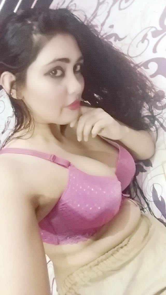 https://pub-5fcdf72a54cd4edbb03ec3edaa415a42.r2.dev/nakedleaks/simran's_playful_photos_with_gorgeous_bosoms/4.jpg