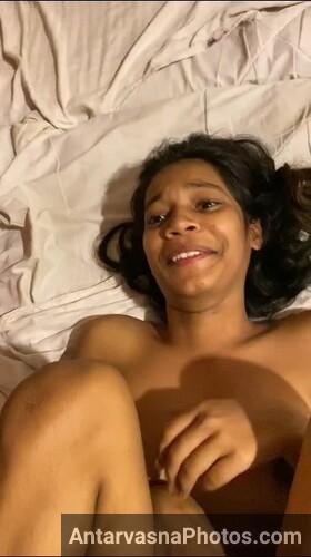 Single desi girl's steamy hotel photos
