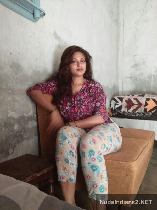 https://pub-5fcdf72a54cd4edbb03ec3edaa415a42.r2.dev/nakedleaks/single_muslim_aunt_heena's_sizzling_photos_showcase_her_allure/0.jpg