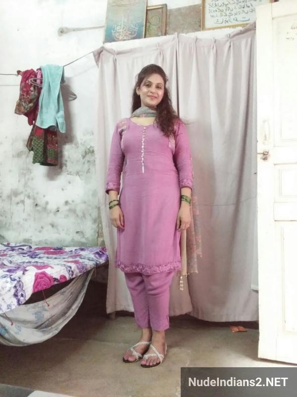 https://pub-5fcdf72a54cd4edbb03ec3edaa415a42.r2.dev/nakedleaks/single_muslim_aunt_heena's_sizzling_photos_showcase_her_allure/18.jpg