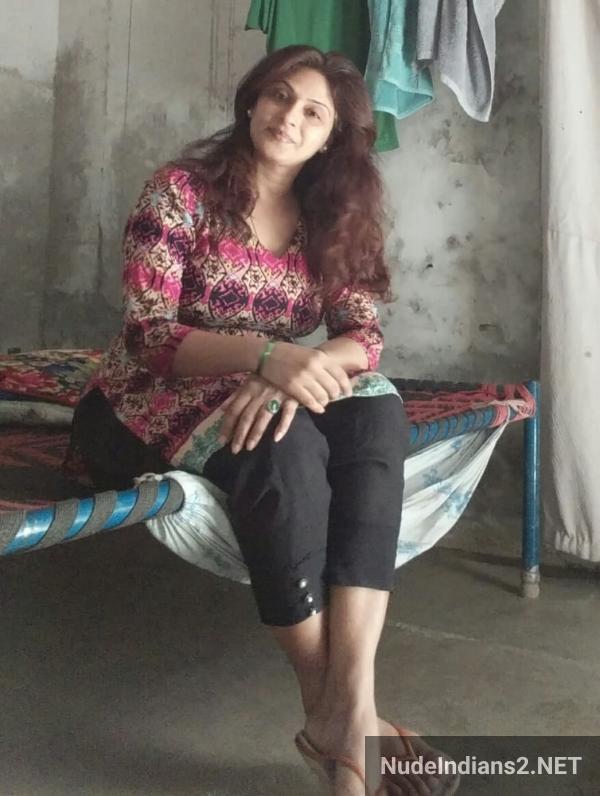 https://pub-5fcdf72a54cd4edbb03ec3edaa415a42.r2.dev/nakedleaks/single_muslim_aunt_heena's_sizzling_photos_showcase_her_allure/19.jpg