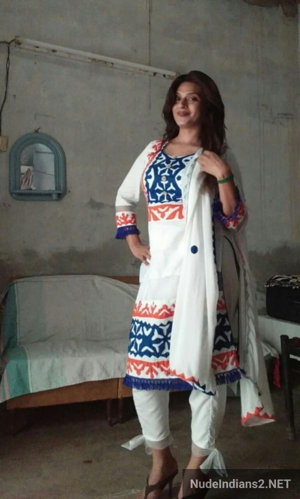 https://pub-5fcdf72a54cd4edbb03ec3edaa415a42.r2.dev/nakedleaks/single_muslim_aunt_heena's_sizzling_photos_showcase_her_allure/20.jpg