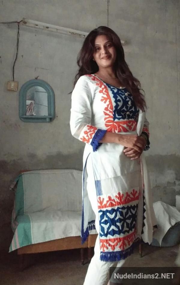https://pub-5fcdf72a54cd4edbb03ec3edaa415a42.r2.dev/nakedleaks/single_muslim_aunt_heena's_sizzling_photos_showcase_her_allure/21.jpg