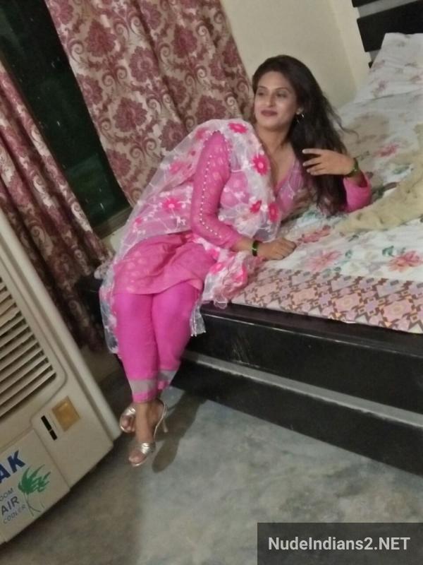 https://pub-5fcdf72a54cd4edbb03ec3edaa415a42.r2.dev/nakedleaks/single_muslim_aunt_heena's_sizzling_photos_showcase_her_allure/22.jpg