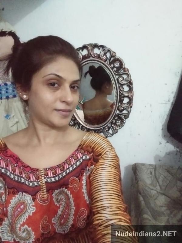 https://pub-5fcdf72a54cd4edbb03ec3edaa415a42.r2.dev/nakedleaks/single_muslim_aunt_heena's_sizzling_photos_showcase_her_allure/24.jpg