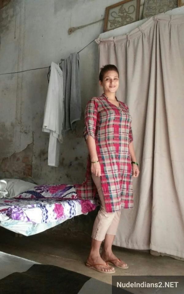 https://pub-5fcdf72a54cd4edbb03ec3edaa415a42.r2.dev/nakedleaks/single_muslim_aunt_heena's_sizzling_photos_showcase_her_allure/25.jpg