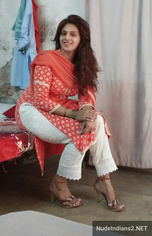 https://pub-5fcdf72a54cd4edbb03ec3edaa415a42.r2.dev/nakedleaks/single_muslim_aunt_heena's_sizzling_photos_showcase_her_allure/26.jpg