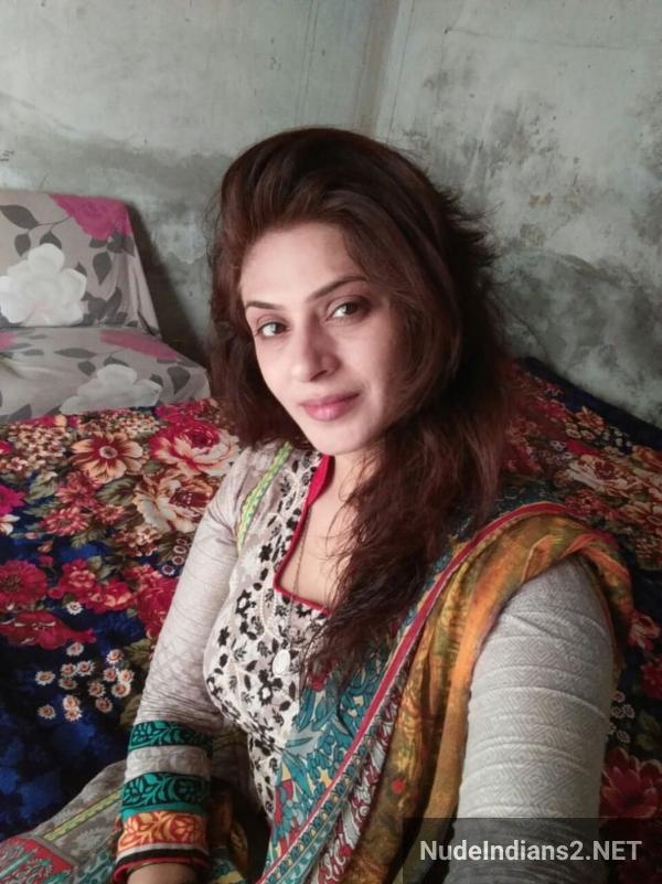 https://pub-5fcdf72a54cd4edbb03ec3edaa415a42.r2.dev/nakedleaks/single_muslim_aunt_heena's_sizzling_photos_showcase_her_allure/28.jpg
