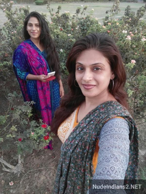 https://pub-5fcdf72a54cd4edbb03ec3edaa415a42.r2.dev/nakedleaks/single_muslim_aunt_heena's_sizzling_photos_showcase_her_allure/29.jpg