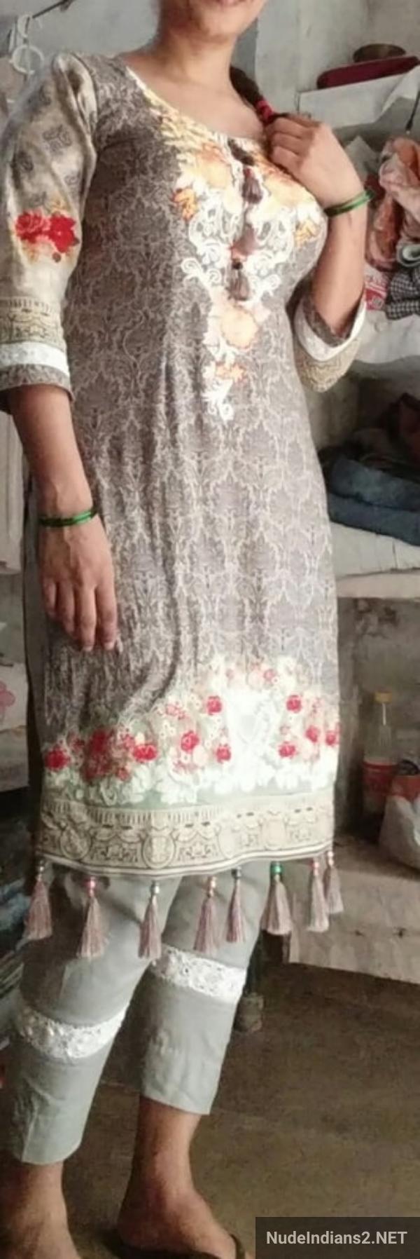 https://pub-5fcdf72a54cd4edbb03ec3edaa415a42.r2.dev/nakedleaks/single_muslim_aunt_heena's_sizzling_photos_showcase_her_allure/30.jpg