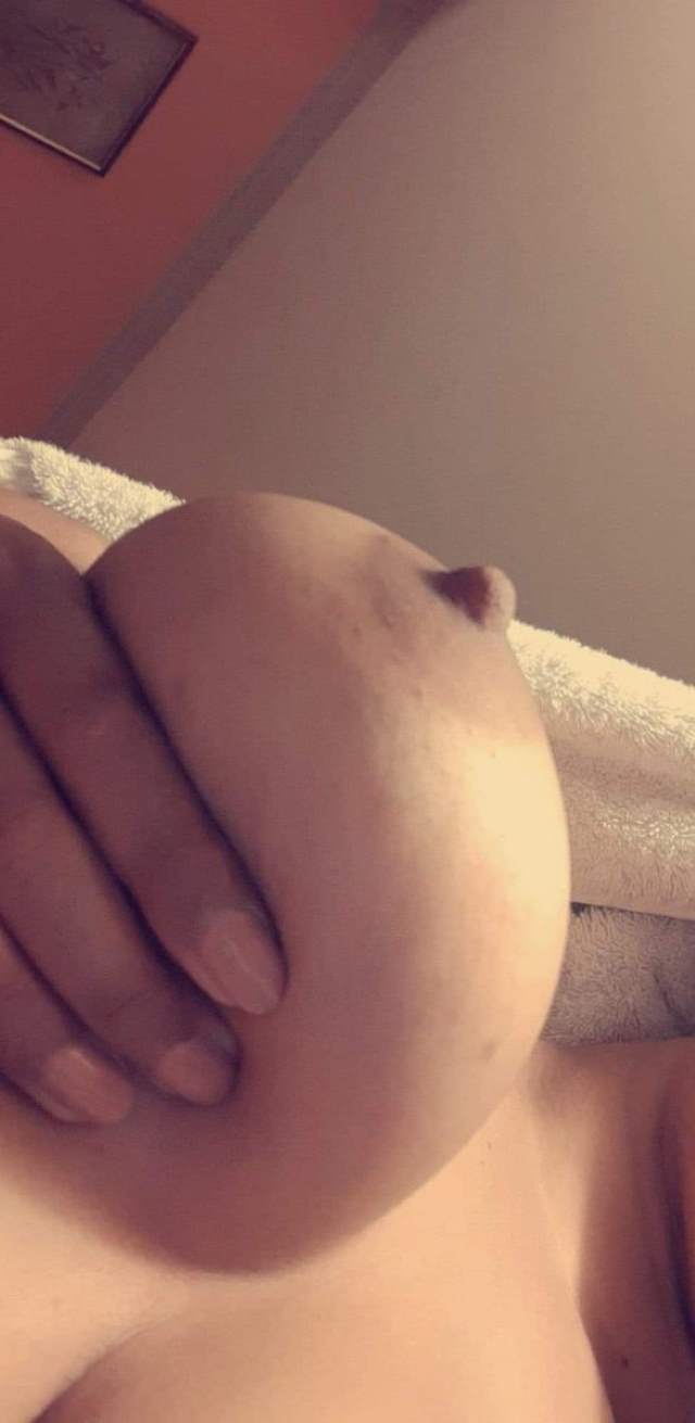 https://pub-5fcdf72a54cd4edbb03ec3edaa415a42.r2.dev/nakedleaks/sister-in-law's_traditional_sexy_photo_collection/1.jpg