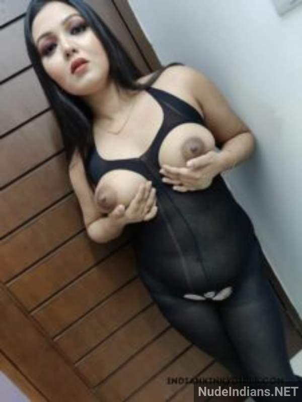 https://pub-5fcdf72a54cd4edbb03ec3edaa415a42.r2.dev/nakedleaks/sizzling_collection_of_desi_girls_and_bhabhi_flaunting_nude_photos/21.jpg